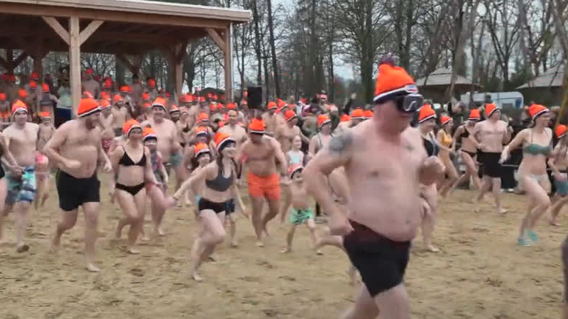 Nieuwjaarsduik in Maasbree gaat gewoon door