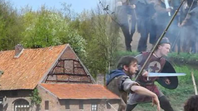 Pierre van Lier ontvangt eerste exemplaar jaarboek 44 Maas- en Swalmdal