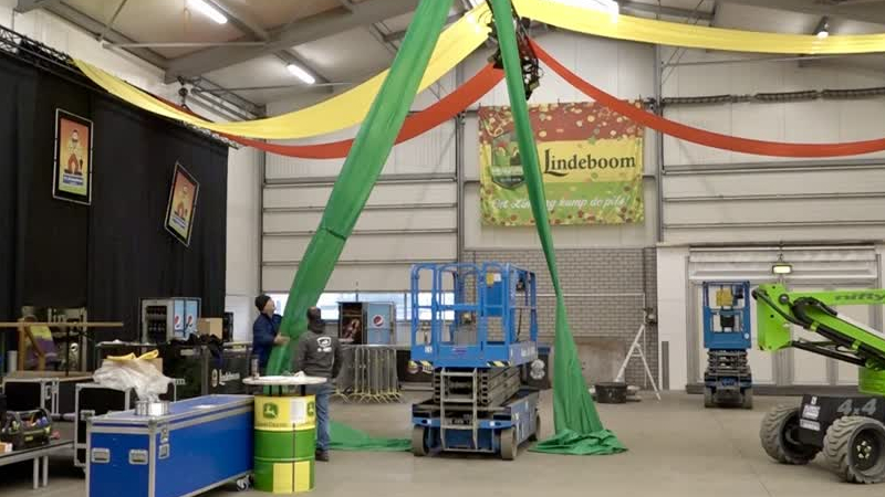 Opbouw P&M Liedjesfestival in Neer in volle gang