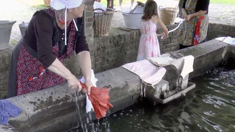 Historische wasdemonstratie tijdens schouwspel bij Sprunk in Baarlo
