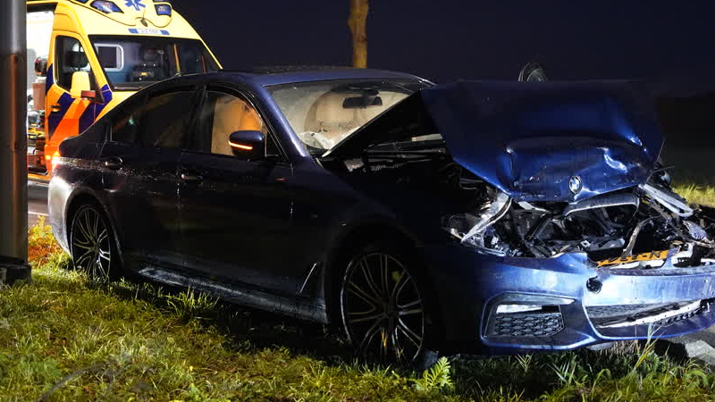Bestuurder vlucht na forse kop-staartbotsing op N275 bij Maasbree