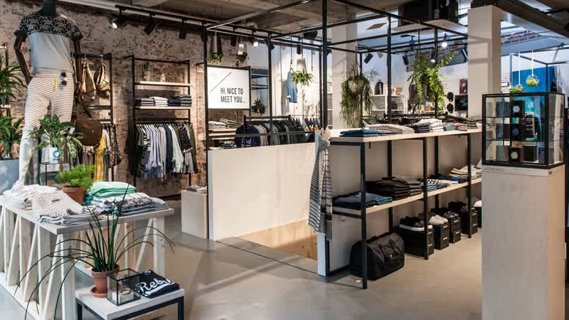 Modezaak ADDDEPT in Panningen sluit na tien jaar de deuren: eigenaar Michael Geelen bedankt klanten