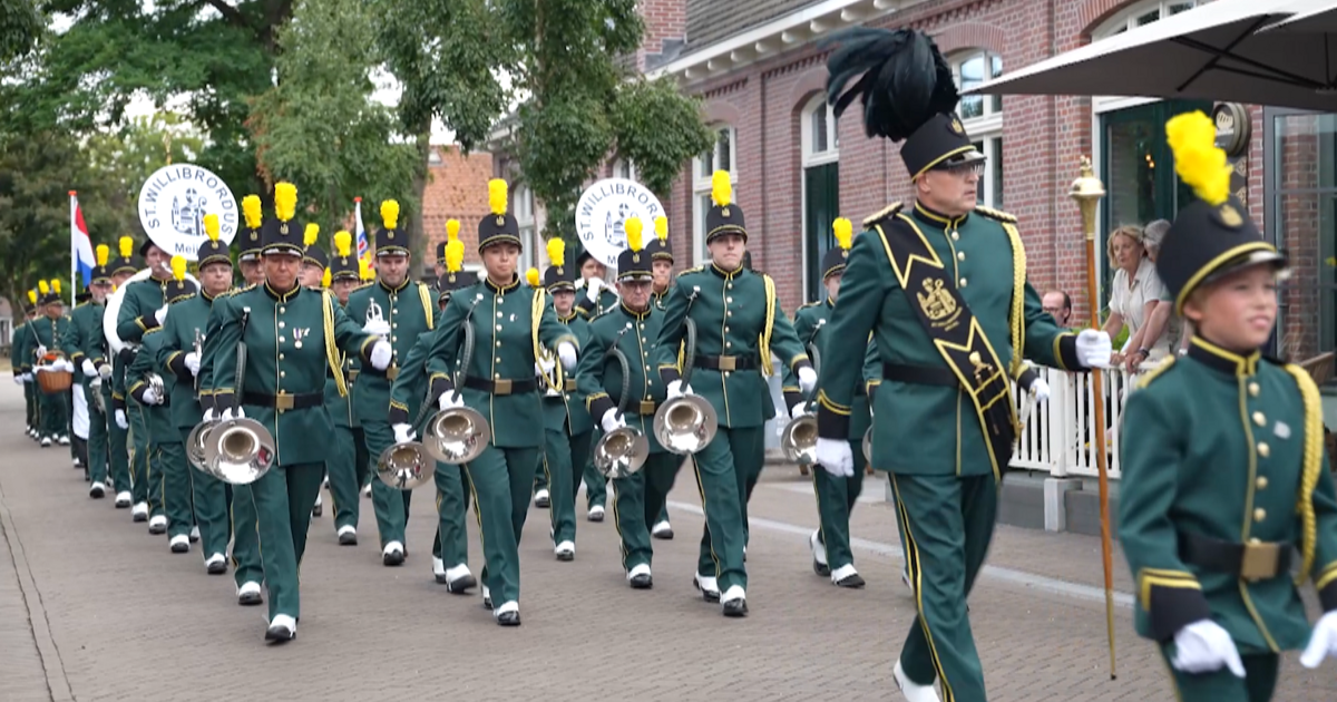 Na 25 jaar presenteert Schutterij St. Willibrordus uit Meijel nieuwe uniformen