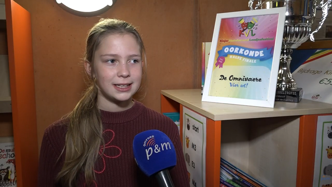 Kinderen De Omnibus uit Baarlo in finale Kinjer Vastelaovend Leedjesfestival met ´Vier ut!´