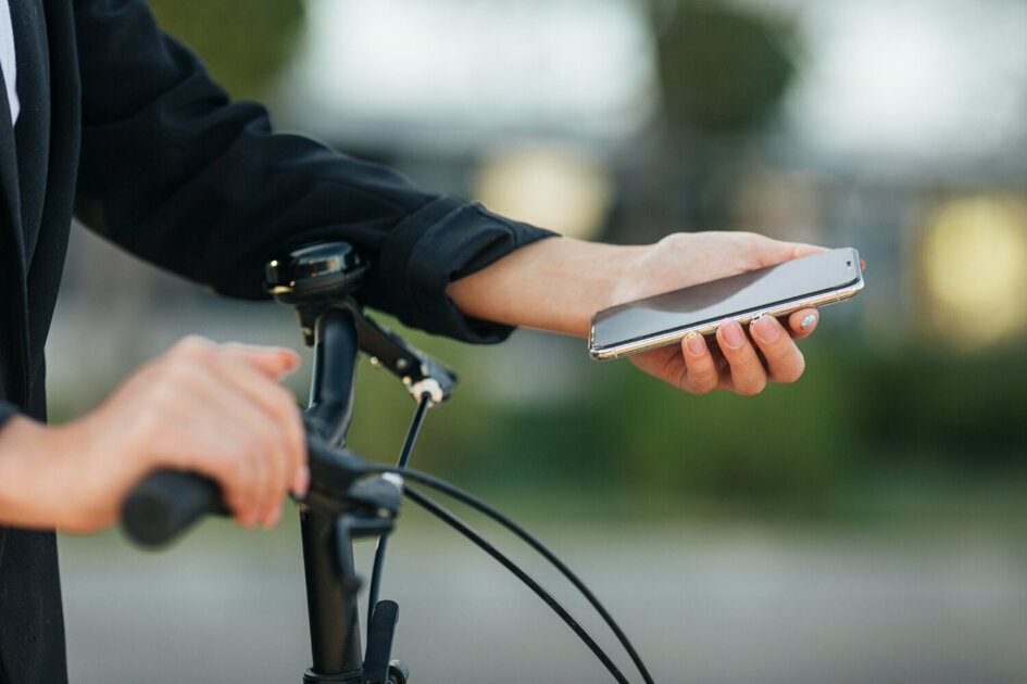 Ervaar in Panningen hoe gevaarlijk appen op de fiets is