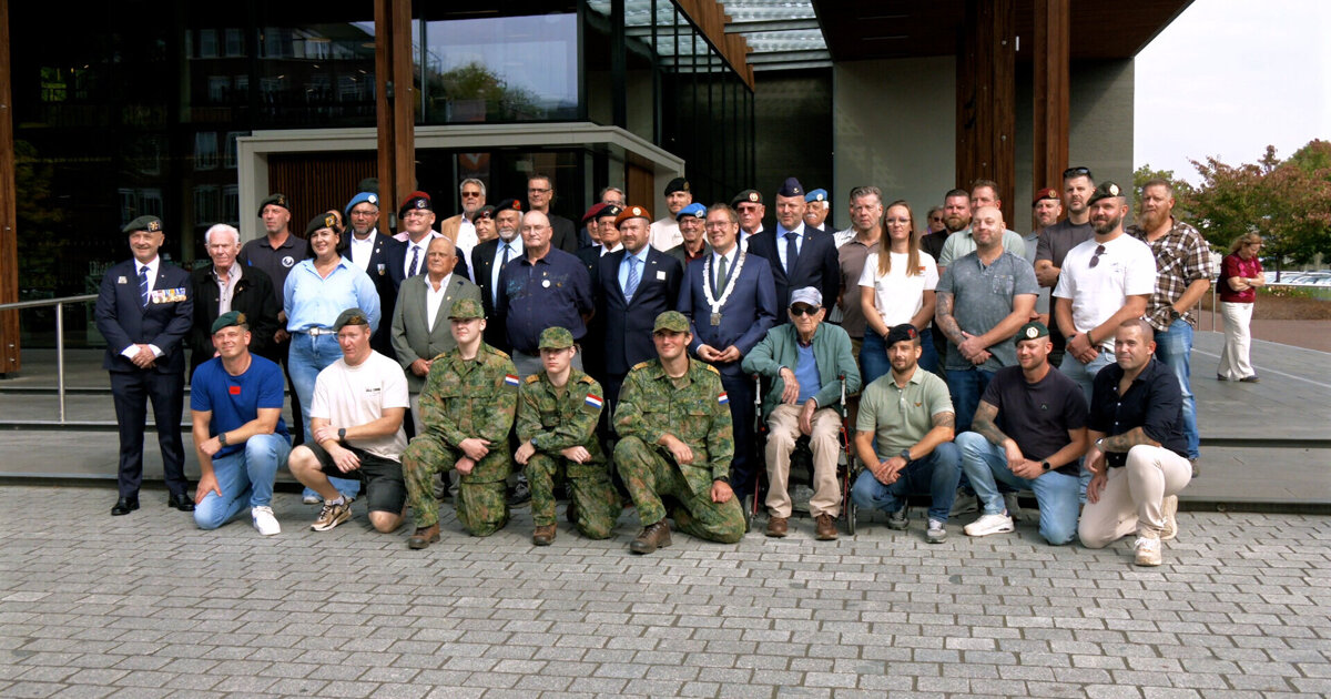 Veteranen ontmoeten elkaar tijdens lokale Veteranendag Peel en Maas