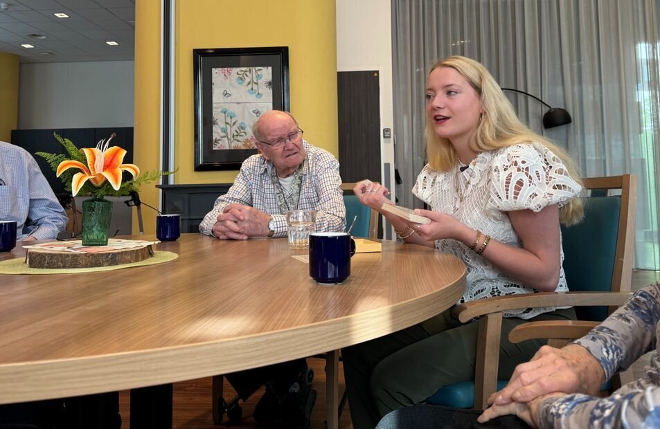 Anna-Viënna Oude Bekenden L1.jpg