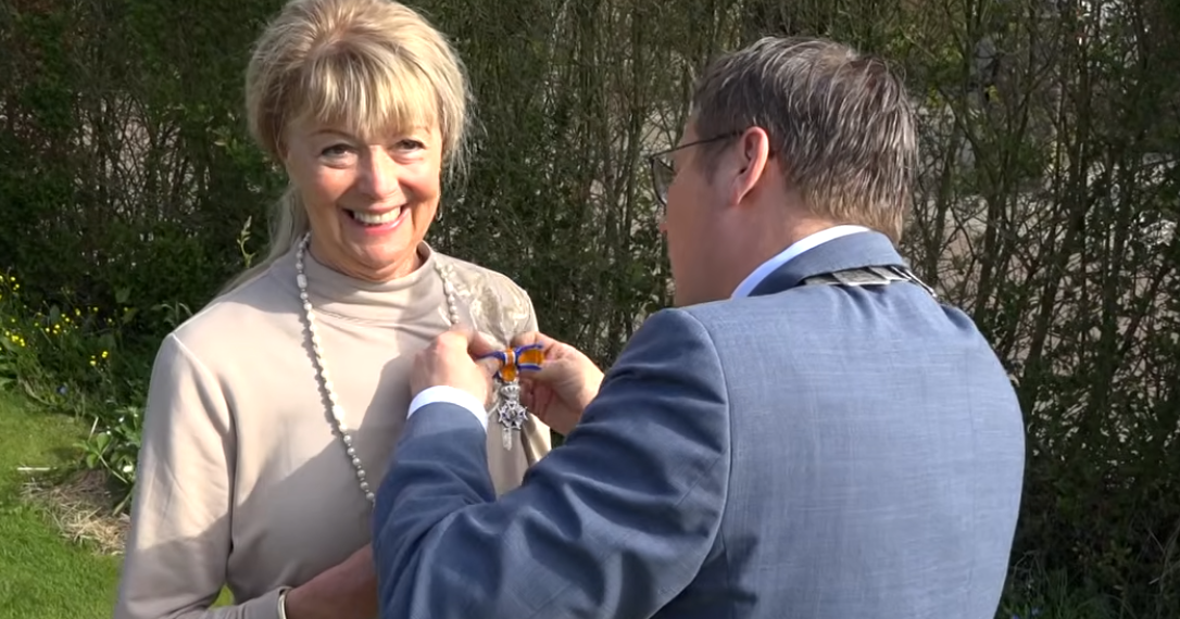 Twaalf lintjes in Peel en Maas: stille krachten in het zonnetje gezet