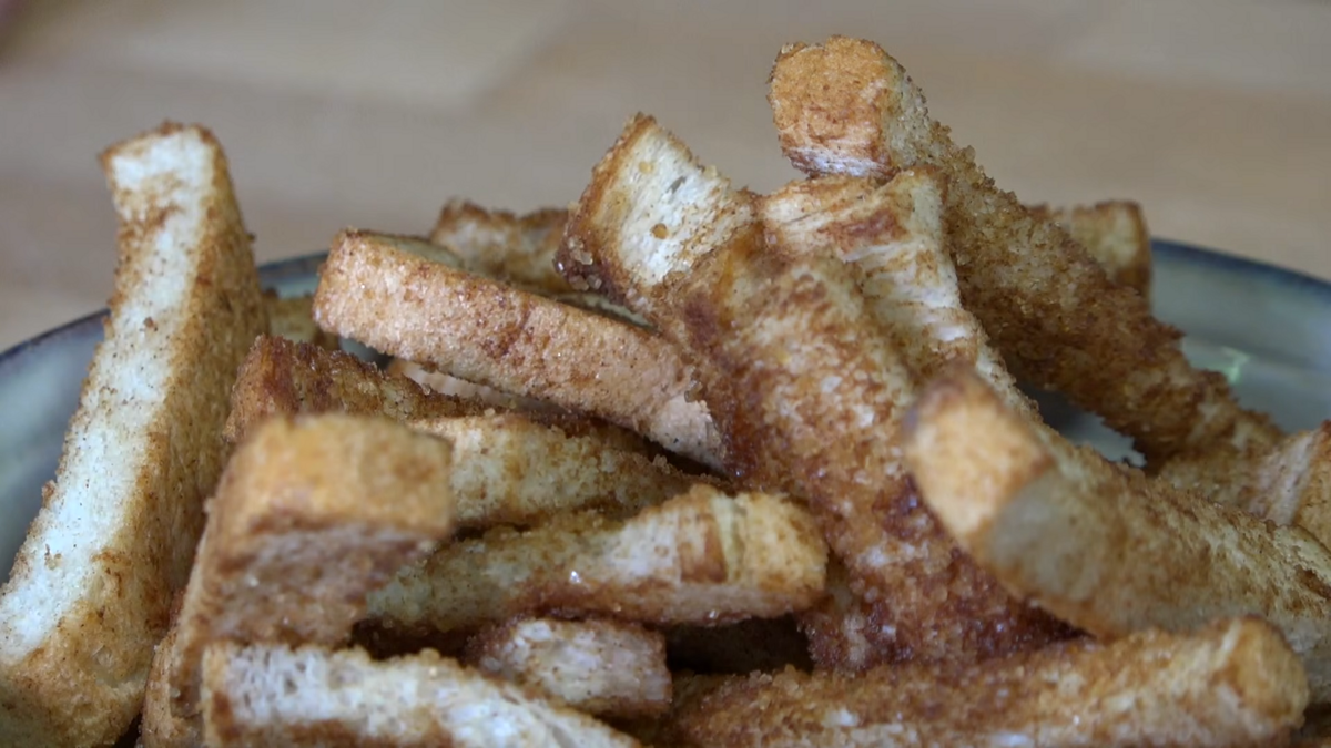 Cinnamon breadchips