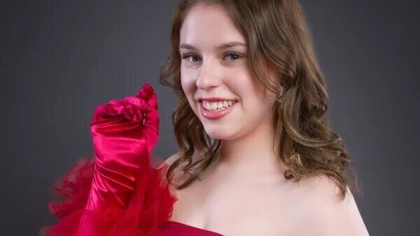Iris Neessen Miss Eleganza.jpeg