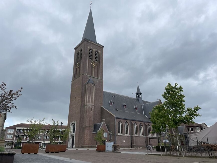 sint-aldegundiskerk-min-qn37marklpgh3iqnmy72akqqktu1hsipu53rcf55vk.jpg