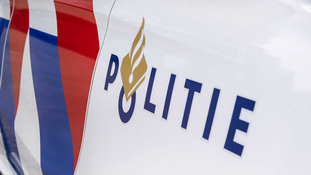 Politie controleert voertuig met onveilige aanhanger op A67 bij Maasbree