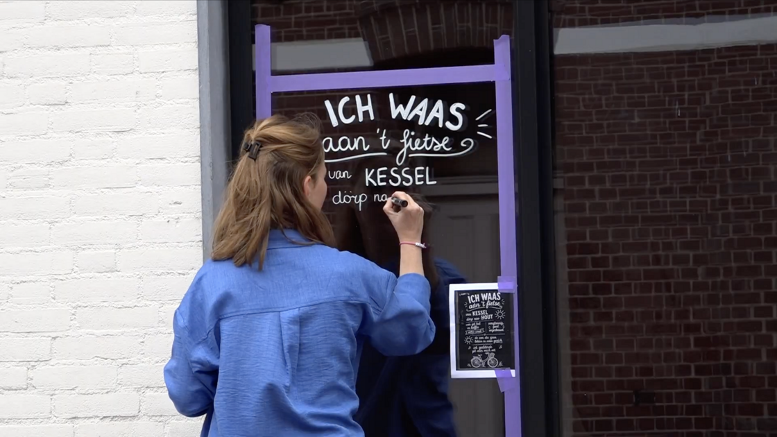 Zomergedichten kleuren ramen in Kessel en Kessel-Eik