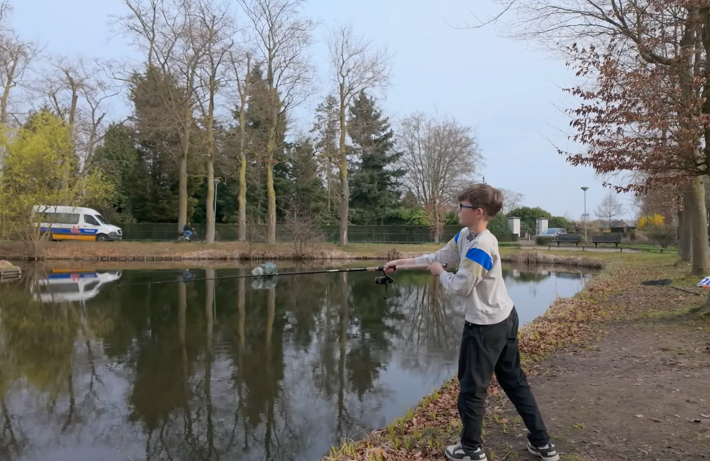 Boetegewoeën - vissen in Baarlo.png