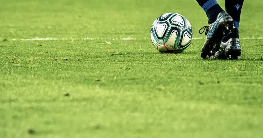 Voetbaluitslagen 29 maart: Spanning stijgt in slotfase competitie