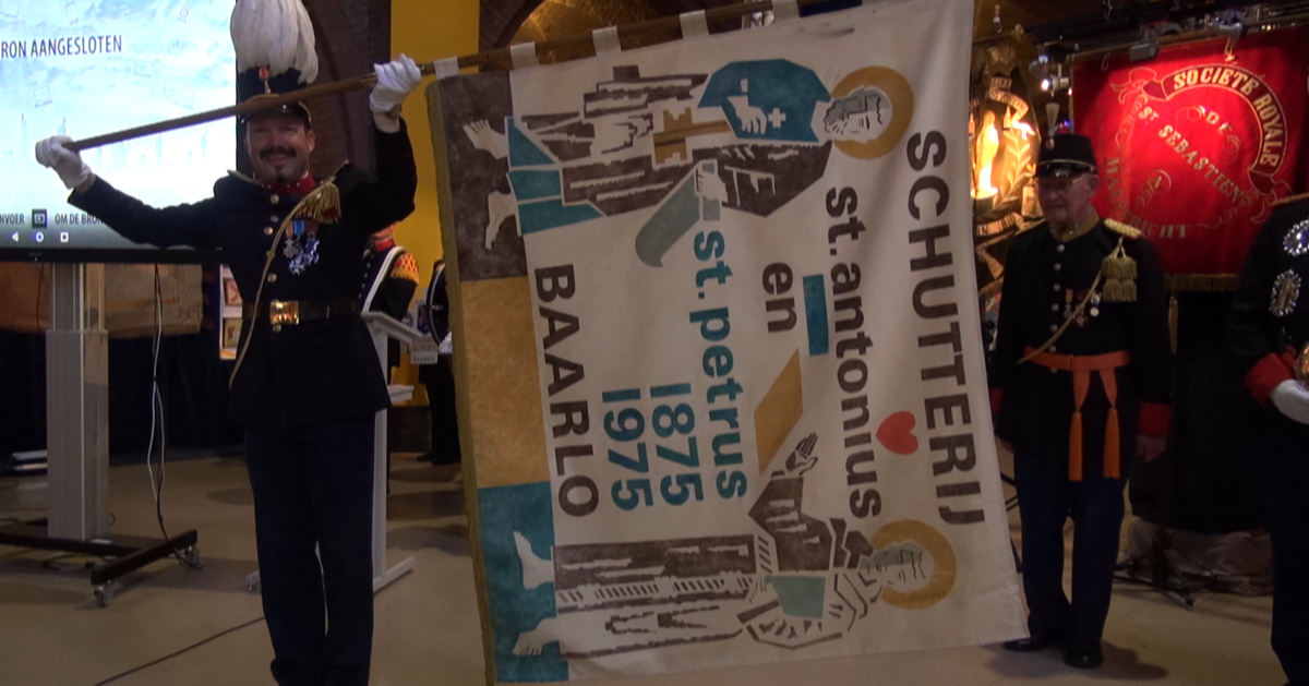 Oud vaandel schutterij Baarlo krijgt nieuwe bestemming in Limburgs Schutterij Museum