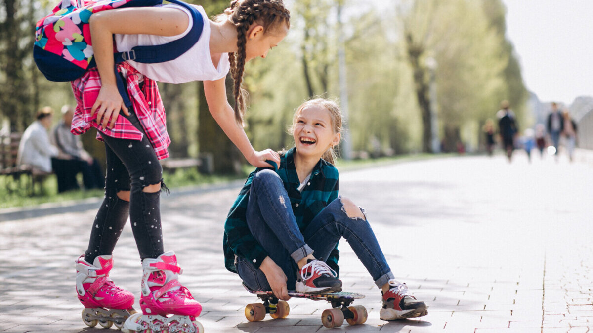 Spelende kinderen straat stock.jpg