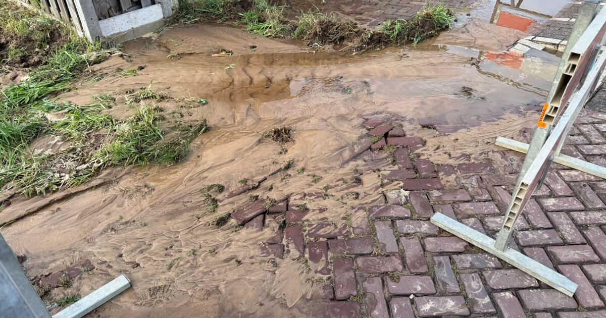 Leidingbreuk in Baarlo: 21 woningen zonder water