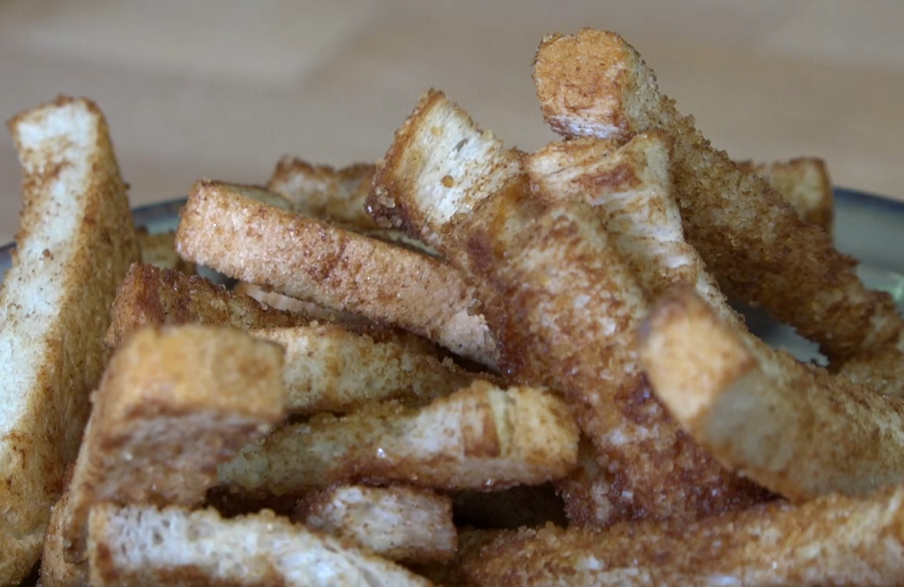Cinnamon breadchips