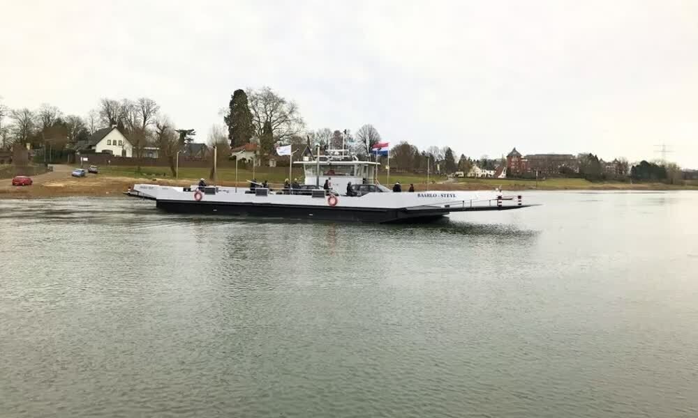 Noord-Limburgse gemeenten onderzoeken duurzame veerponten over de Maas