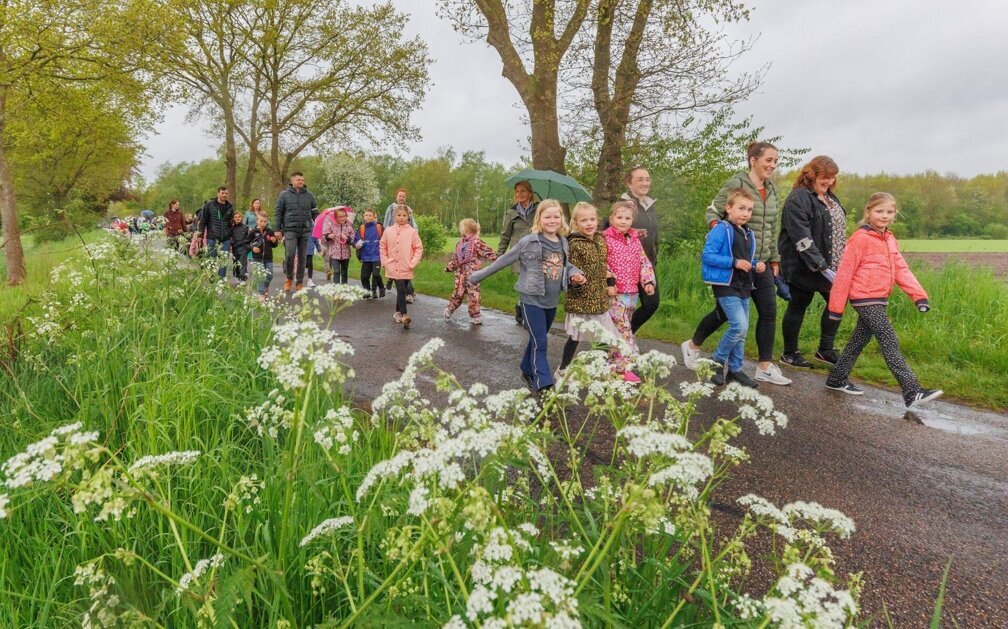 Warmte zorgt voor extra aandacht tijdens tweede dag Jeugdvierdaagse Peel en Maas