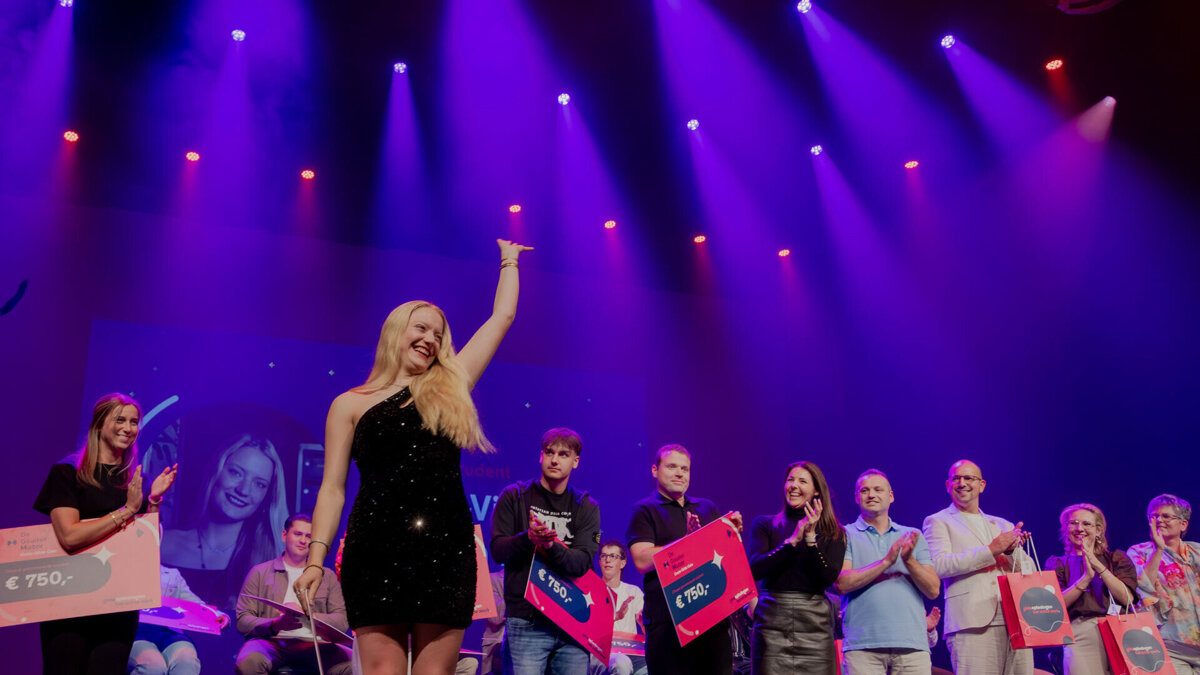 Anna-Viënna van den Broek na het horen van de titelwinst