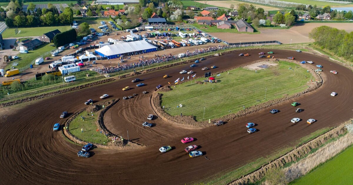 Nachtcross Baarlo afgelast door onweer, zondag hervatting programma