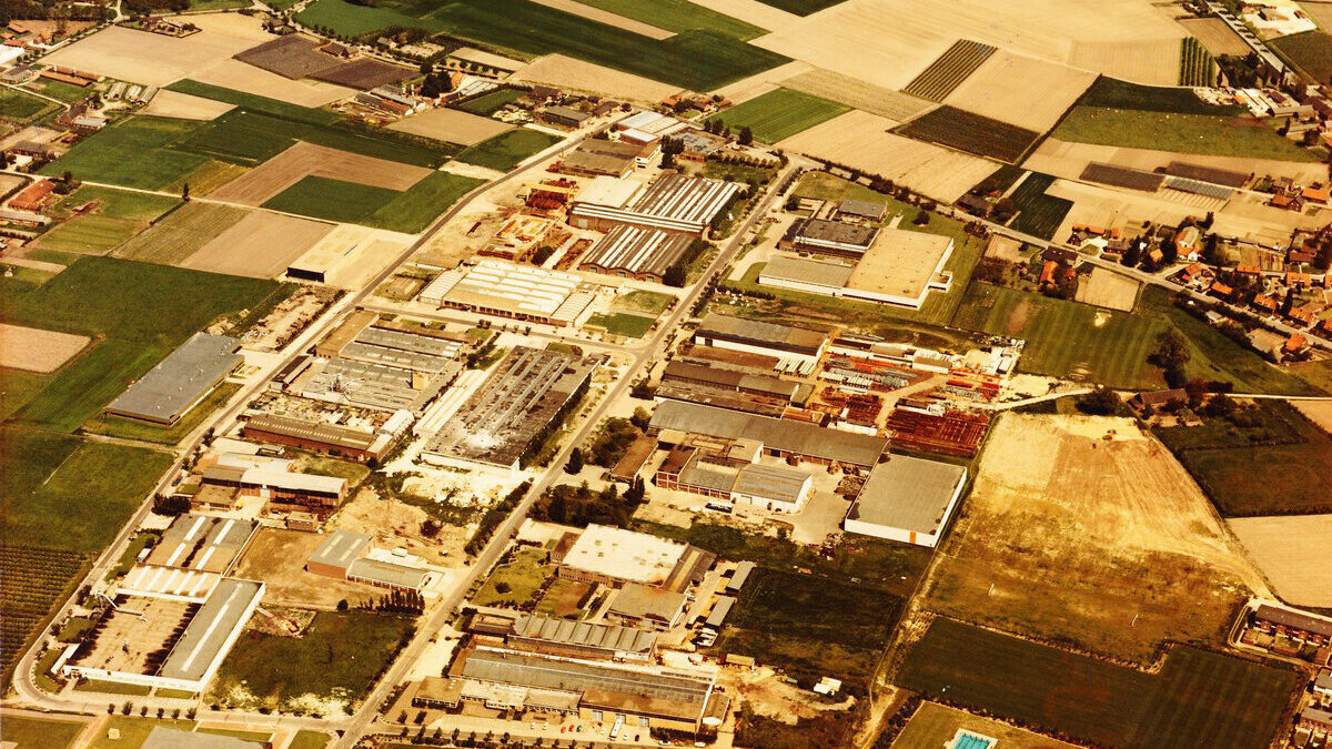 Luchtfoto Industrieterrein Panningen 1977.jpg