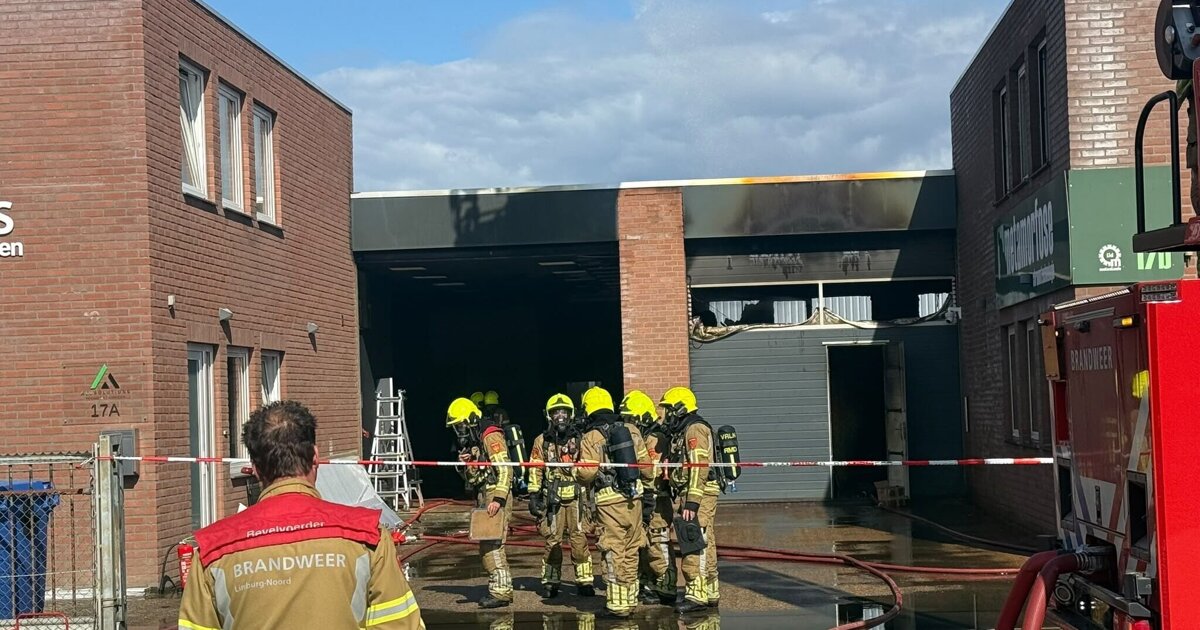 Grote brand bij bedrijf aan Molenweg in Reuver