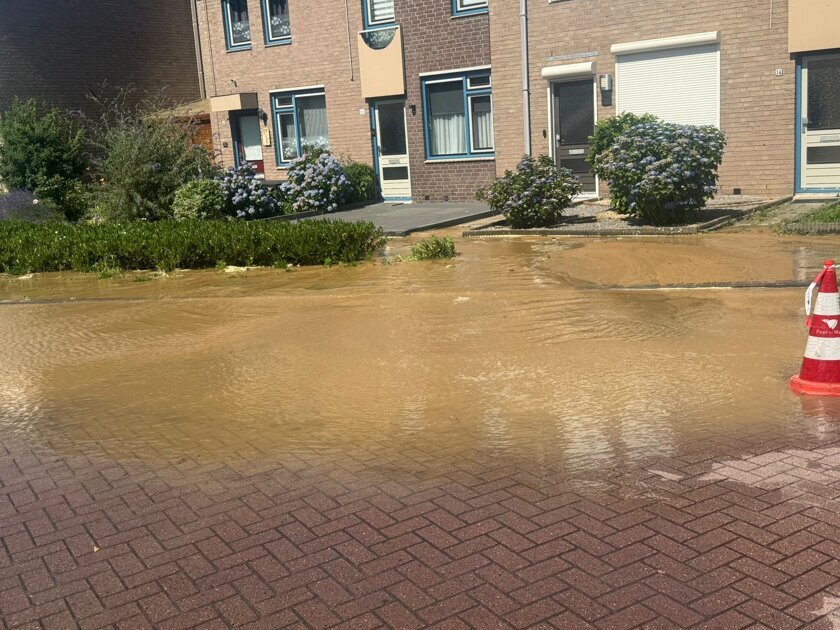 Gesprongen waterleiding zorgt voor overlast in Panningen