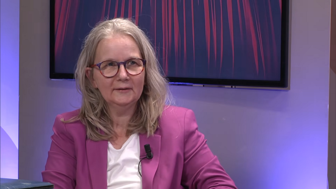 Marina Schrijvers deelt persoonlijke reis tijdens voorstelling in Beesel