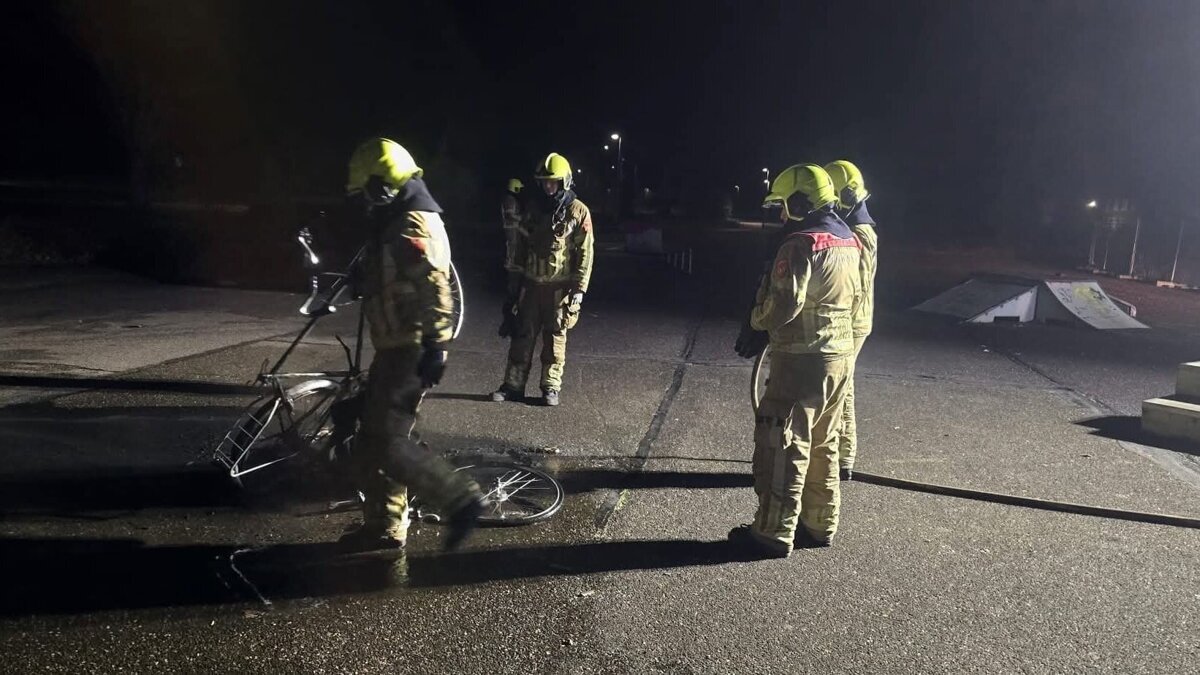 08-02-2026 Fiets brand skatebaan.jpeg