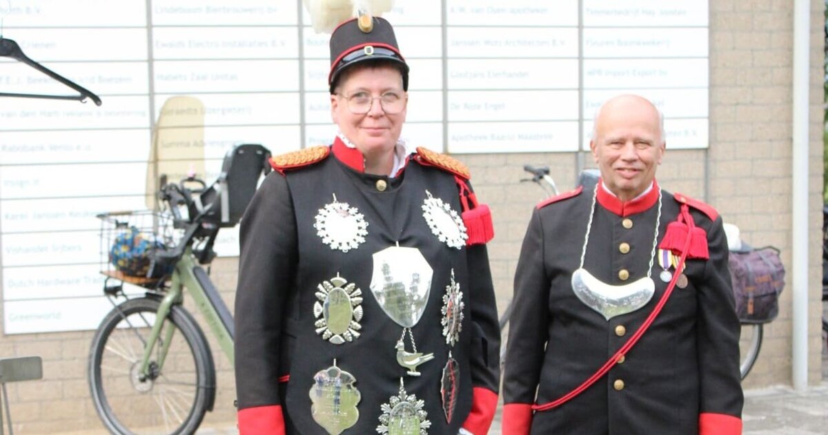 Monique Lemmen schiet zich tot koning in Baarlo