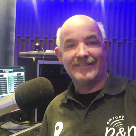 23-10-15 Antonio in radiostudio 1 bij Omroep P&M.jpg