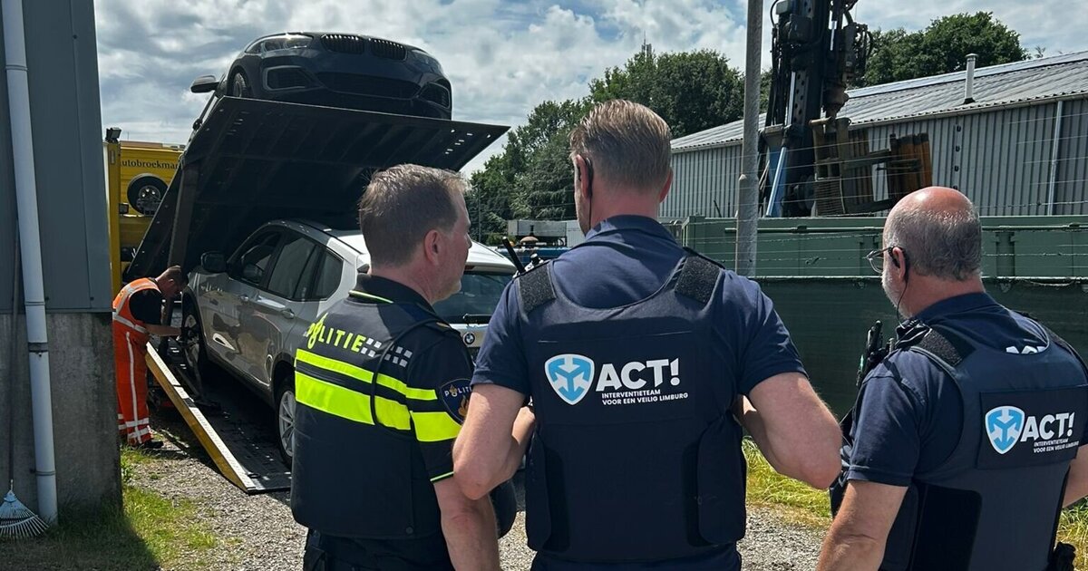Twee gestolen voertuigen aangetroffen bij controle in Maasbree