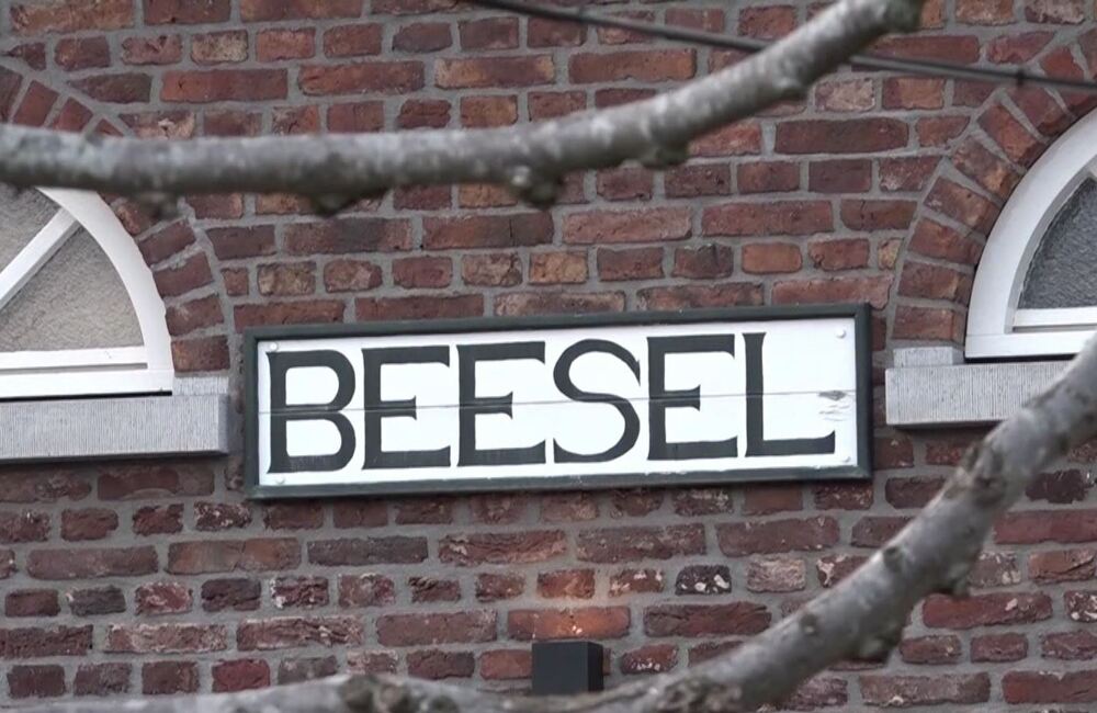 Beesel bord.JPG