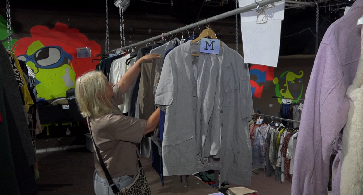Gratis kleding uitzoeken tijdens De Bonte Ruil in Maasbree
