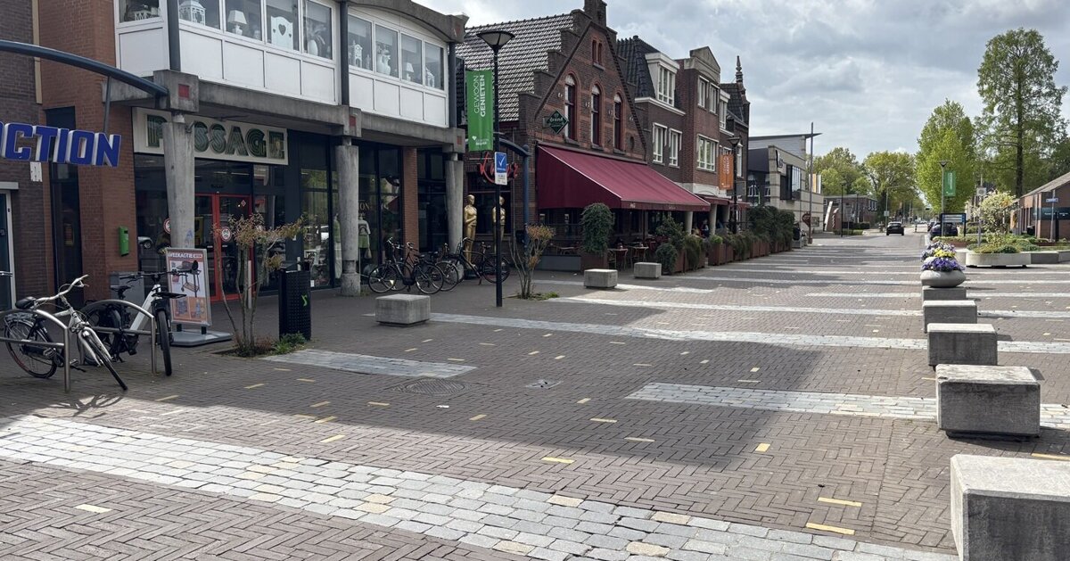 Rijksweg in Reuver tijdelijk afgesloten voor aanleg zebrapad bij Passage