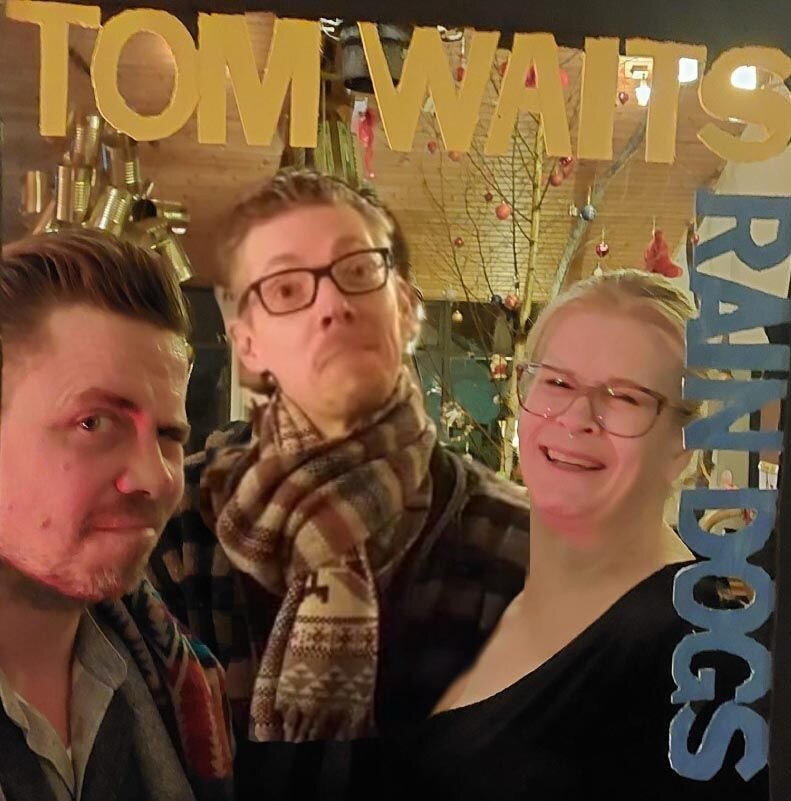 20-6Tom's Waitress