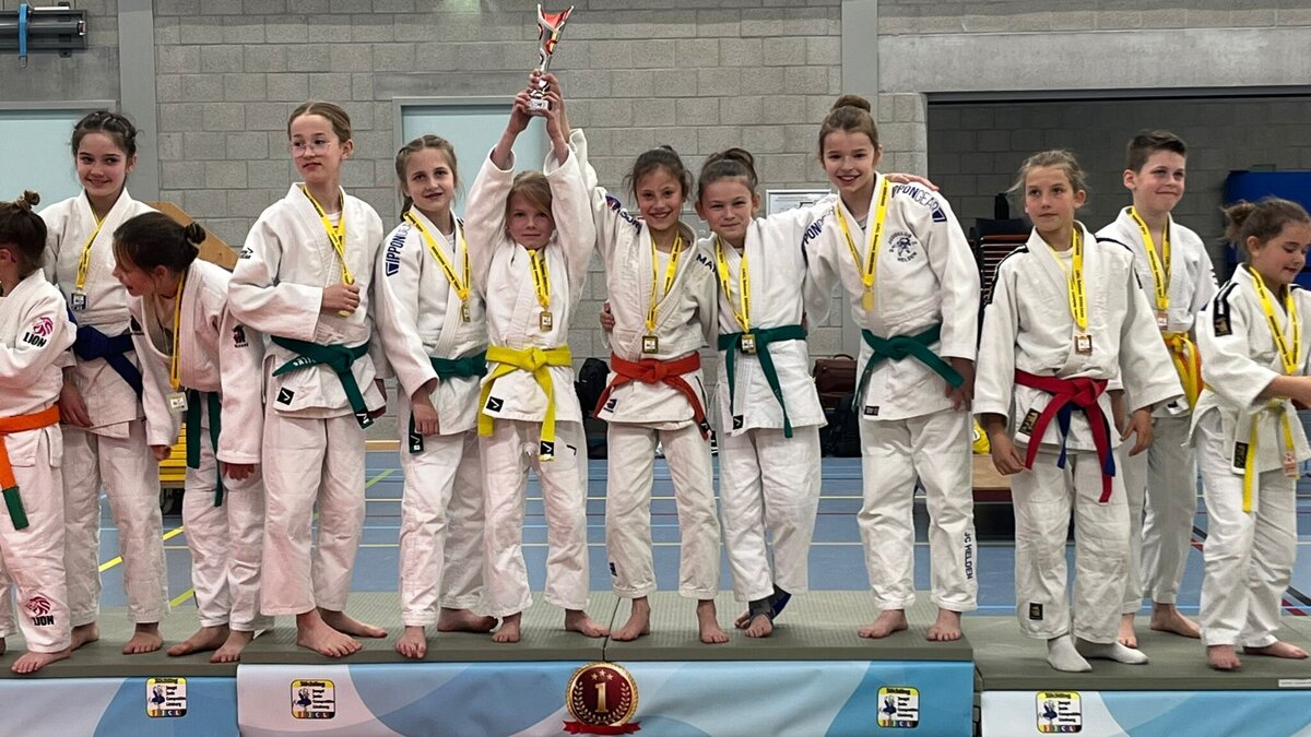 Judoclub Helden Meisjes -12 KAMPIOEN 2026.jpg