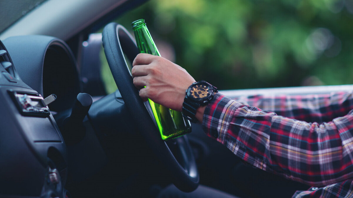 Alcohol achter stuur stock
