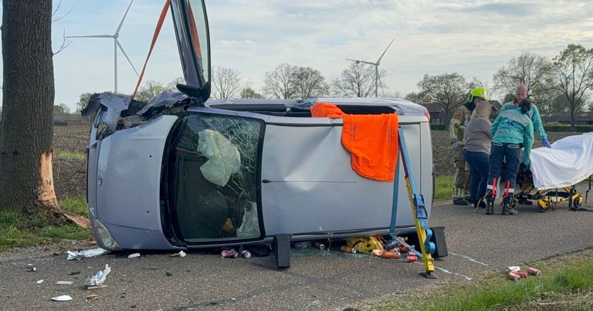 Auto op zijkant bij ongeval in Meijel, twee gewonden naar ziekenhuis