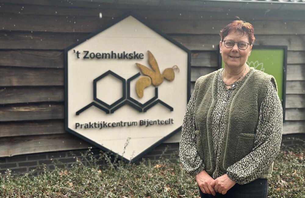 Bertha van den Brink imker hoornaar.jpg